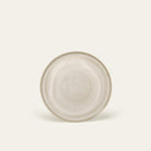 Runder Steingut Teller in Beige.